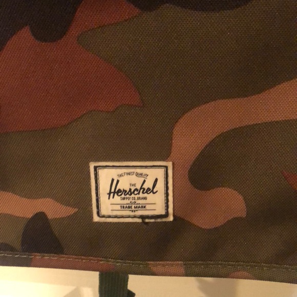 Herschel bag fits 11 inch laptop - Picture 2 of 3